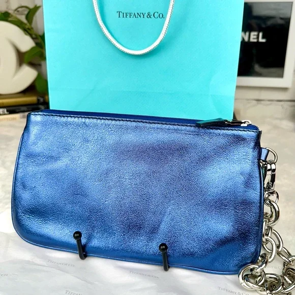 SOLD Tiffany & Co wristlet pouch in BEAUTIFUL blue metallic with chain BRAND … - Picture 3 of 13